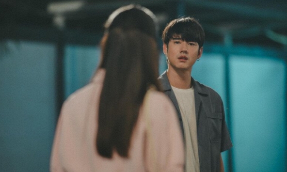 Đi ăn Tất niên nhà bạn gái, tôi không ngờ gặp lại người yêu cũ, càng rối bời với câu tuyên bố lạnh lùng của cô ấy