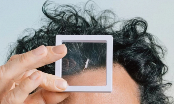 Microrobot nhỏ như hạt gạo tạo đột phá trong phẫu thuật não