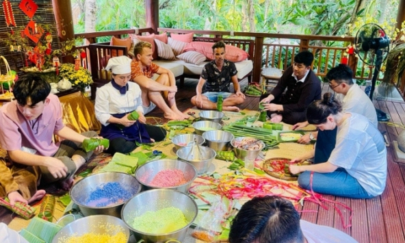 “Tây ăn Tết ta” - Tour du lịch 'hút' khách ngoại dịp Tết Nguyên đán Ất Tỵ 2025