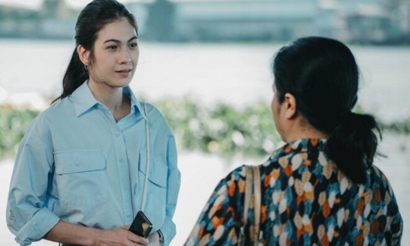 Về quê ăn Tết, mới đến đầu làng, cô hàng xóm đã tiết lộ một bí mật khiến tôi điếng người, càng nghẹn ngào với câu nói của bố