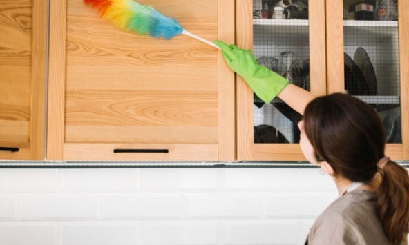 Dọn dẹp bàn thờ cuối năm, tôi bàng hoàng phát hiện bọc đen trong lư hương và sốc khi biết chủ nhân của nó