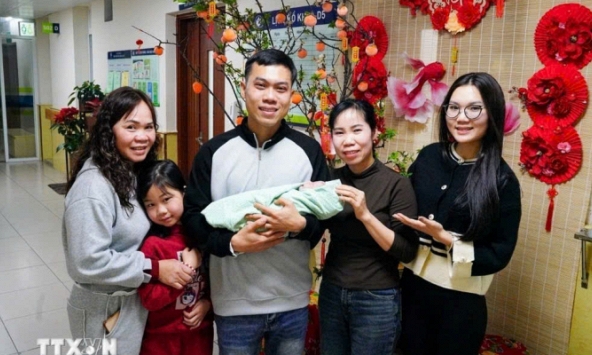 Chào đón những em bé ra đời vào thời khắc đầu tiên của năm Ất Tỵ