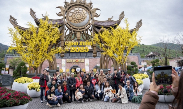 Hàng nghìn du khách đến du xuân tại Sun World Ba Na Hills dịp đầu năm mới 2025