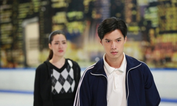 Không thể ngăn cản được vợ đi lễ đầu năm, tôi đành đi theo để rồi chứng kiến dòng người mà tôi mất kiểm soát