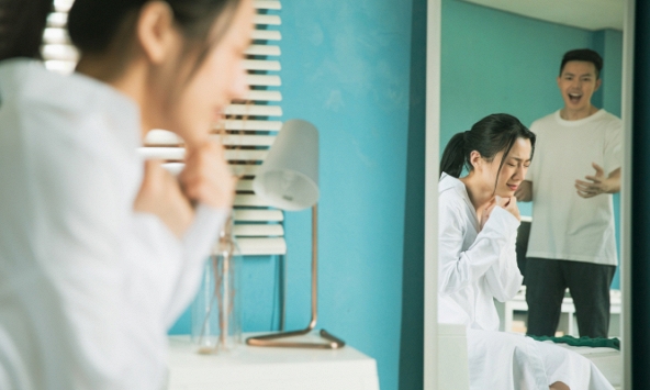 Mỗi năm, chồng đều chi gần trăm triệu cho việc họp lớp, tôi khuyên can thì anh ném xấp tiền lên bàn cùng câu nói đắng đót