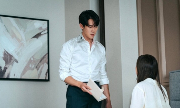 Đưa vợ 20 triệu/tháng trong 5 năm, khi hỏi tiền để đầu tư thì cô ấy chỉ vào đống Baby Three, trả lời một câu khiến tôi nổi điên