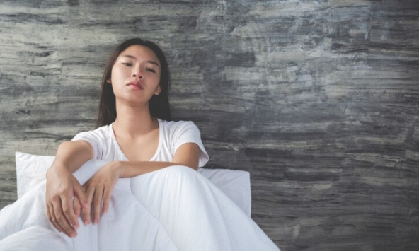 Đêm tân hôn, thấy chồng lục lọi tủ quần áo, tôi bật dậy hỏi han rồi chết điếng khi anh thú nhận sự thật kinh hãi