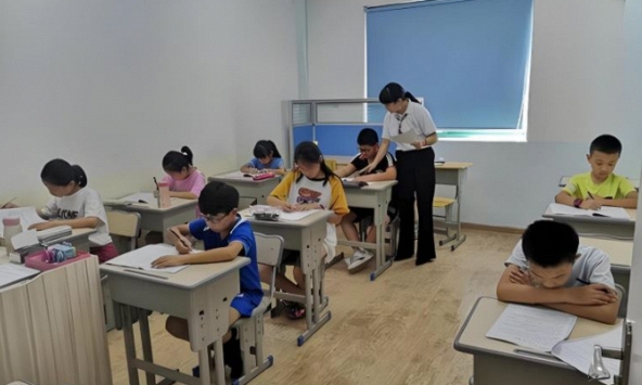 'Phụ huynh ngày nay thật khó hiểu: Cho đi học thì kêu áp lực, cho nghỉ kêu không ai trông, nhà trường mà như chỗ giữ trẻ?'