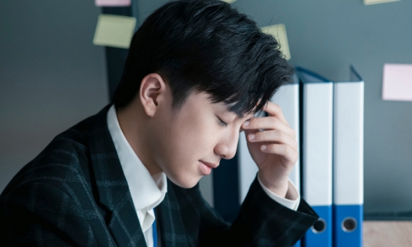 Em vợ đến nhà ở 3 hôm, tôi ức chế tận cổ, đuổi thẳng cổ thì vợ lại tỏ vẻ buồn rười rượi, than thở không dám về quê