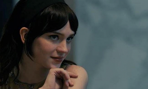 'Kẻ đồng hành” trở thành phim Hollywood gây bất ngờ nhất đầu năm 2025: Khi các bậc thầy phim kinh dị làm phim “lãng mạn”