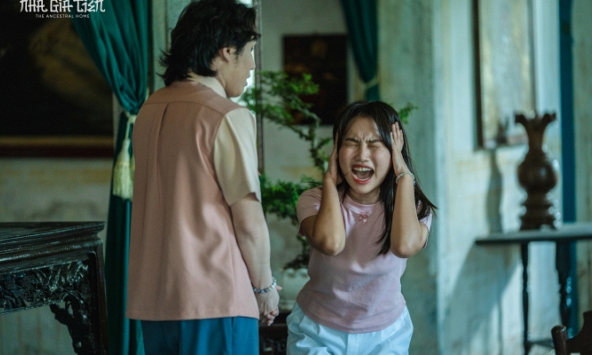 'Nhà gia tiên' tung poster “tình anh em” Huỳnh Lập và Phương Mỹ Chi, ra mắt chuỗi gameshow hài hước