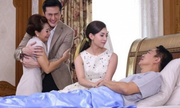 Lúc hấp hối, anh trai chồng chỉ vào đứa nhỏ đứng ở góc nhà và nói sự thật khiến tôi suy sụp