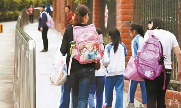 Đây có thể là giải pháp cho tình trạng 'dừng học thêm buổi chiều, bố mẹ 5h30 tan làm, con 3h15 đã về thì ai đón'?