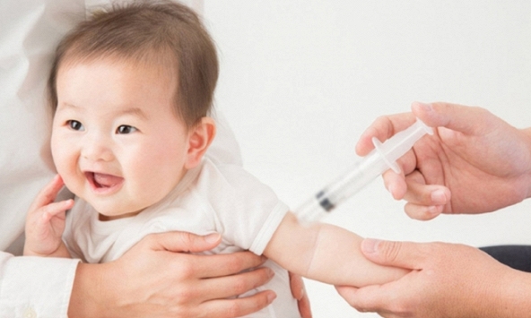 Hơn 6.100 trẻ dưới 9 tháng tuổi tại Hà Nội được tiêm chủng vaccine sởi