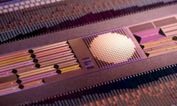 Google phát triển chip cung cấp Internet qua ánh sáng