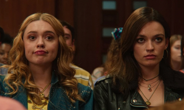 Xem phim 'Sex Education', tôi bàng hoàng nhận ra lý do mình luôn bị TỔN THƯƠNG trong tình yêu: Sai lầm ngốc nghếch khiến cả đời ôm hận