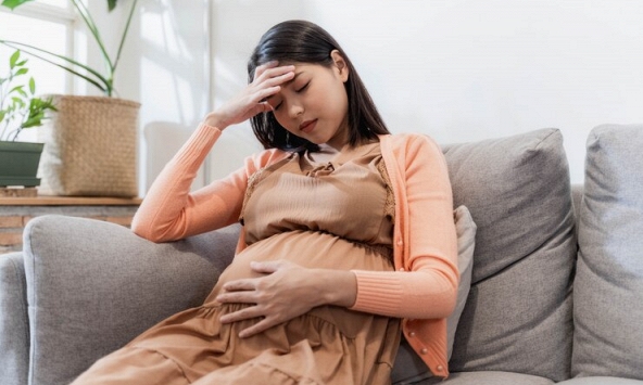 Biết con dâu chi 50 triệu để sinh ở bệnh viện quốc tế, mẹ chồng tức tốc chuyển thêm 100 triệu với lời nhắn cay khóe mắt