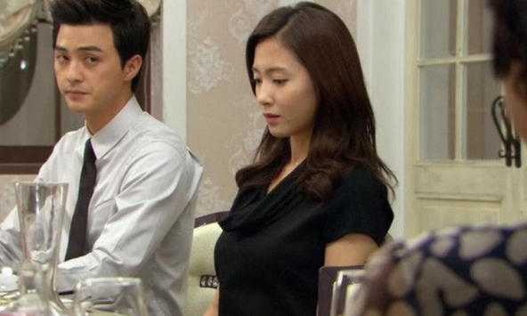 Thầm ngưỡng mộ bạn gái lương 40 triệu/tháng nhưng khi phát hiện việc làm của 2 mẹ con cô ấy trong chuyến du lịch thì tôi khủng hoảng thật sự