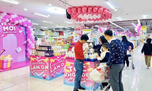 Thị trường 8/3 bùng nổ khuyến mãi: Sức mua tăng, siêu thị giảm giá đến 50%