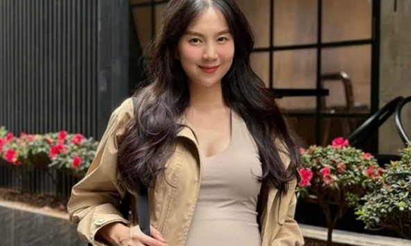 Ăn 6-8 bữa một ngày nhưng Mai Ngọc chỉ lên 4kg vào cuối thai kỳ, loạt mẹ bầu xin vía 'vào con không vào mẹ'