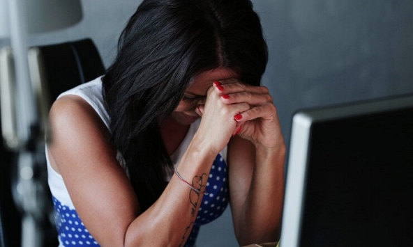 Đi làm về khuya, mọi người đều đi ngủ, chỉ duy nhất bố chồng còn thức đợi, câu đầu tiên ông nói khiến tôi bật khóc nức nở