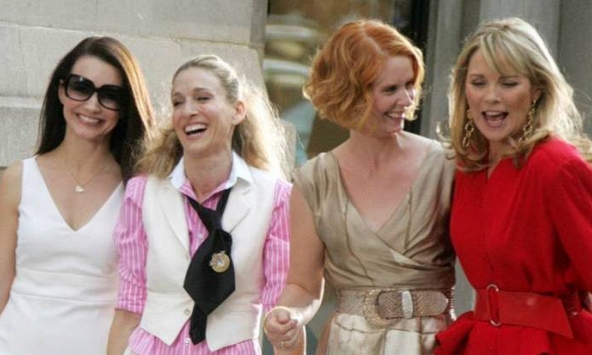 Xem phim 'Sex and the City', tôi thao thức suốt đêm rồi vùng dậy, đem 2/3 quần áo vứt vào sọt rác: Cuộc đời THÊ THẢM cũng vì điều này