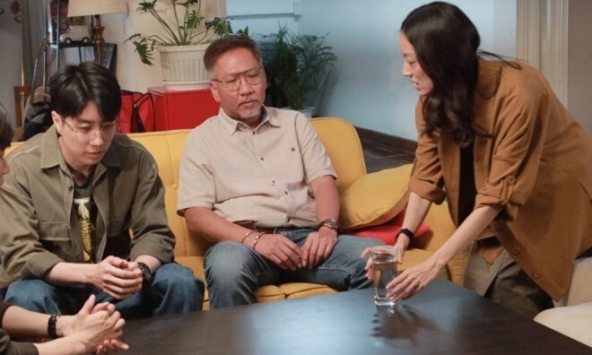 Chăm sóc bố chồng 4 năm, khi ông chia tài sản, tôi bàng hoàng đứng không vững, chị dâu cũng tăng huyết áp vì quá sốc