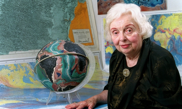 Marie Tharp, nhà khoa học tiên phong lập bản đồ đáy đại dương