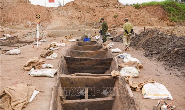 Bắc Ninh: Khai quật khẩn cấp hai thuyền cổ mới phát hiện
