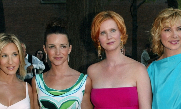 Nửa đêm xem phim 'Sex and the City', tôi thất thần nhìn sang người chồng đang nằm bên cạnh: Tháo nhẫn cưới hay cởi xiềng xích?