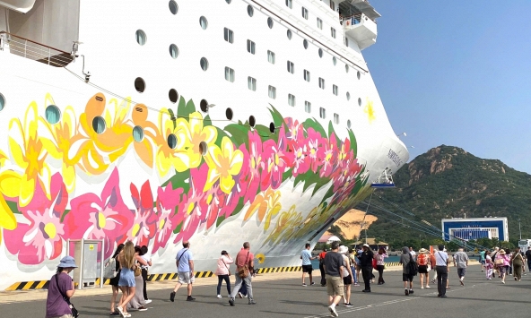 Tàu du lịch Quốc tế thứ 9 cập Cảng biển Quốc tế Cam Ranh, mang tên NORWEIGIAN SKY