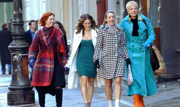 Xem phim 'Sex and the City', tôi nhìn sang chồng, rồi dứt khoát đem những bộ váy ngủ nhàu nhĩ trong tủ vứt vào sọt rác