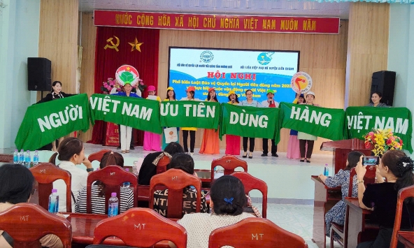 Một trăm hội viên phụ nữ huyện Diên Khánh- Khánh Hòa tham dự Hội nghị phổ biến Luật Bảo vệ Quyền lợi Người tiêu dùng