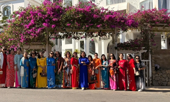 Gần 2.000 chiếc áo dài đã được trao nhận yêu thương từ phụ nữ huyện Diên Khánh- Khánh Hòa 