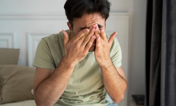 Vừa thấy bóng con rể, mẹ vợ lương 50 triệu/tháng liền bê mâm cơm đi giấu, tôi tìm cách mở ra xem rồi chết trân tại chỗ