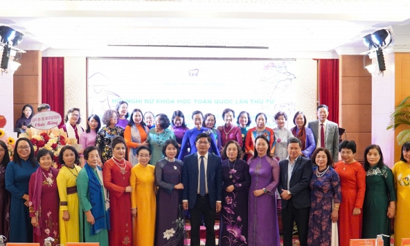  Các nhà khoa học nữ hiến kế bảo vệ môi trường và chăm sóc sức khỏe ở khu vực miền Trung và Tây Nguyên