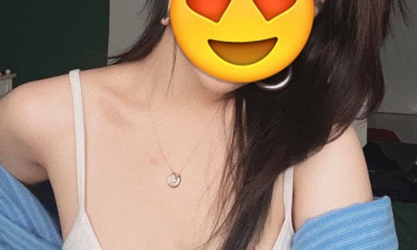 Con gái 'ông hoàng cải lương' Kim Tử Long xuất hiện lần nào cũng gây 'sốt' vì quá xinh: Cách được nuôi dạy cũng rất tinh tế