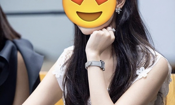 'Hotgirl Việt đời đầu' từng huỷ hôn giờ cưới thiếu gia: Giàu có vẫn làm một điều đúng chuẩn 'người đẹp tri thức'