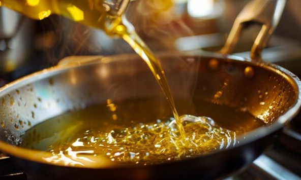 Chất béo từ dầu ăn có thể thúc đẩy sự phát triển ung thư vú ác tính