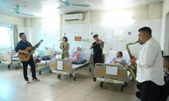 Những lời ca, tiếng hát góp phần xoa dịu nỗi đau của người bệnh