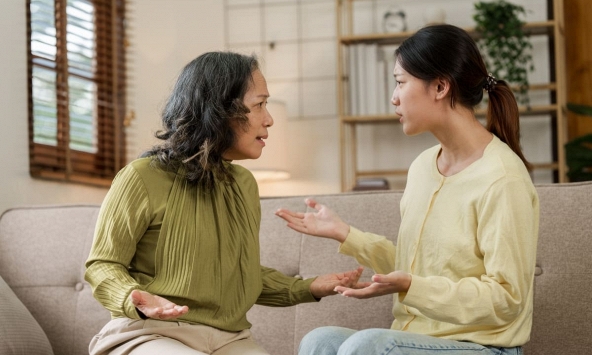 Dậy sớm nấu cơm mà vẫn bị mẹ chồng chê, tôi ngậm đắng tủi hờn nhưng khi nghe cuộc hội thoại của bố mẹ chồng, tôi giật mình hiểu ra