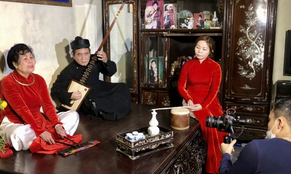 'Ngàn năm sênh phách': Hành trình nghệ thuật bảo tồn di sản ca trù của NSND Việt Hương