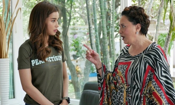 Ngay khi biết mẹ bị bệnh, em trai chồng biếu 100 triệu, nào ngờ bà chỉ vào chiếc áo của em dâu rồi mắng con trai xối xả