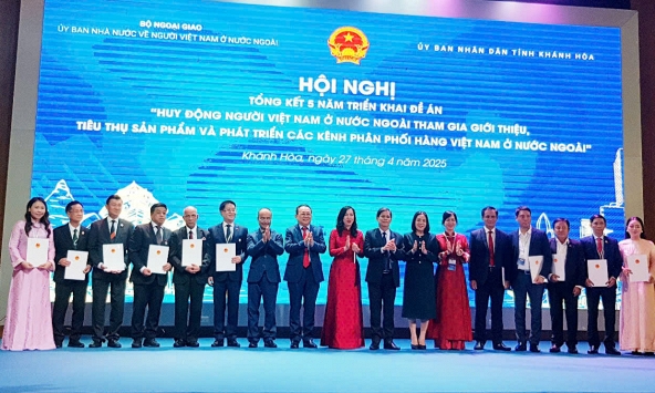 Huy động người Việt Nam ở nước ngoài tham gia giới thiệu, tiêu thụ sản phẩm và phát triển kênh phân phối hàng Việt Nam ở nước ngoài