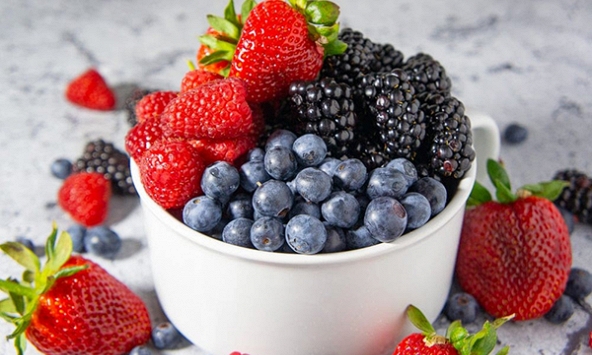 Lý do bạn nên ăn quả mọng khi vào hè