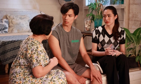 Nghe tin mẹ vợ cần đi cấp cứu, tôi hớt hải về nhà thì thấy bà đang ngồi ăn cơm, nhìn mâm cơm mà tôi ngây người