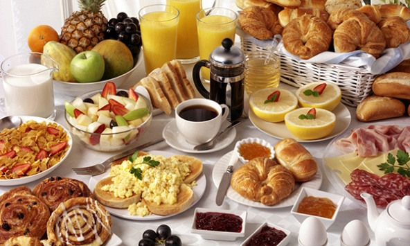 6 lựa chọn bữa sáng phổ biến làm tăng cholesterol và nguy cơ bệnh tim mạch