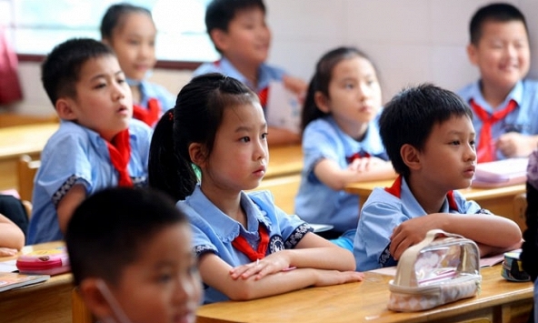 Phụ huynh Việt nói thẳng: Tôn thờ tuổi thơ 'NGHÈO MÀ VUI', cái giá phải trả đôi khi không chỉ là một kỳ thi trượt!