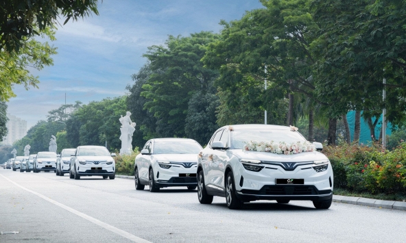 Sao Việt chọn thuê xe cưới của Green Future: Trào lưu “sống xanh cưới xanh” lên ngôi