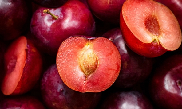 Những người nên cẩn trọng khi ăn mận